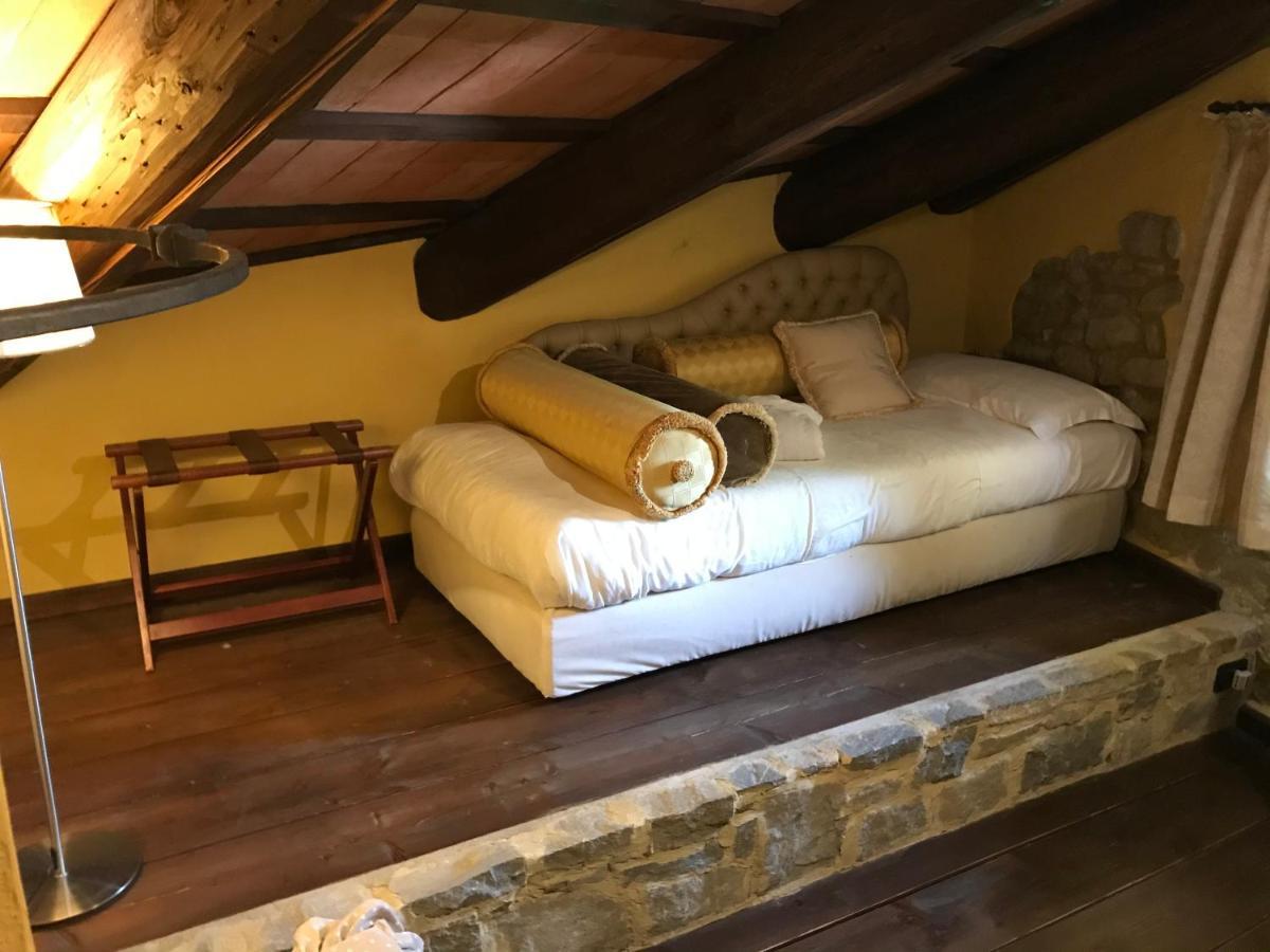 Hotel Dimora I Manichei à Monforte dʼAlba Extérieur photo