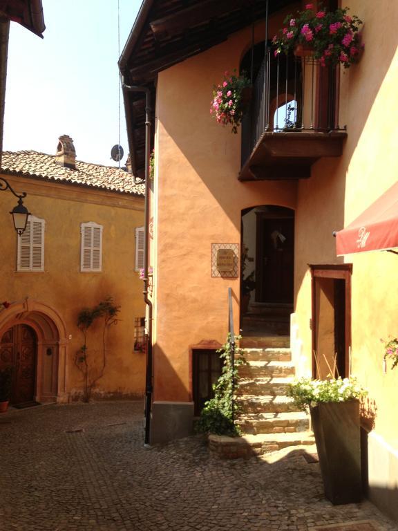 Hotel Dimora I Manichei à Monforte dʼAlba Extérieur photo