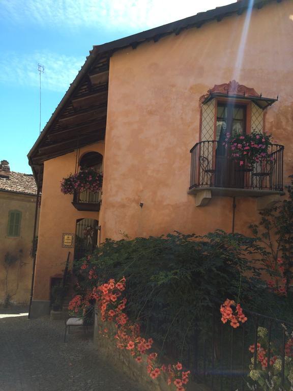 Hotel Dimora I Manichei à Monforte dʼAlba Extérieur photo