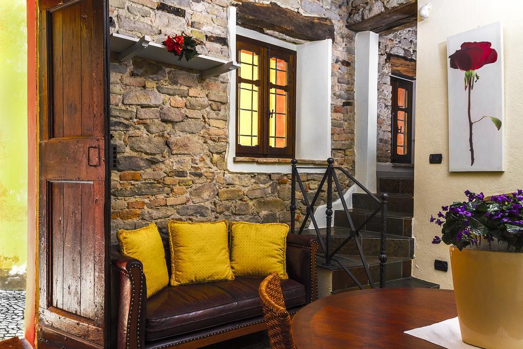 Hotel Dimora I Manichei à Monforte dʼAlba Extérieur photo