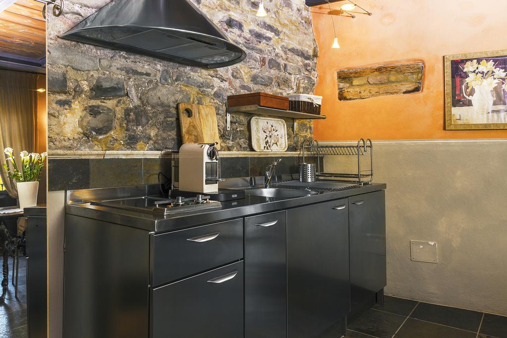 Hotel Dimora I Manichei à Monforte dʼAlba Extérieur photo