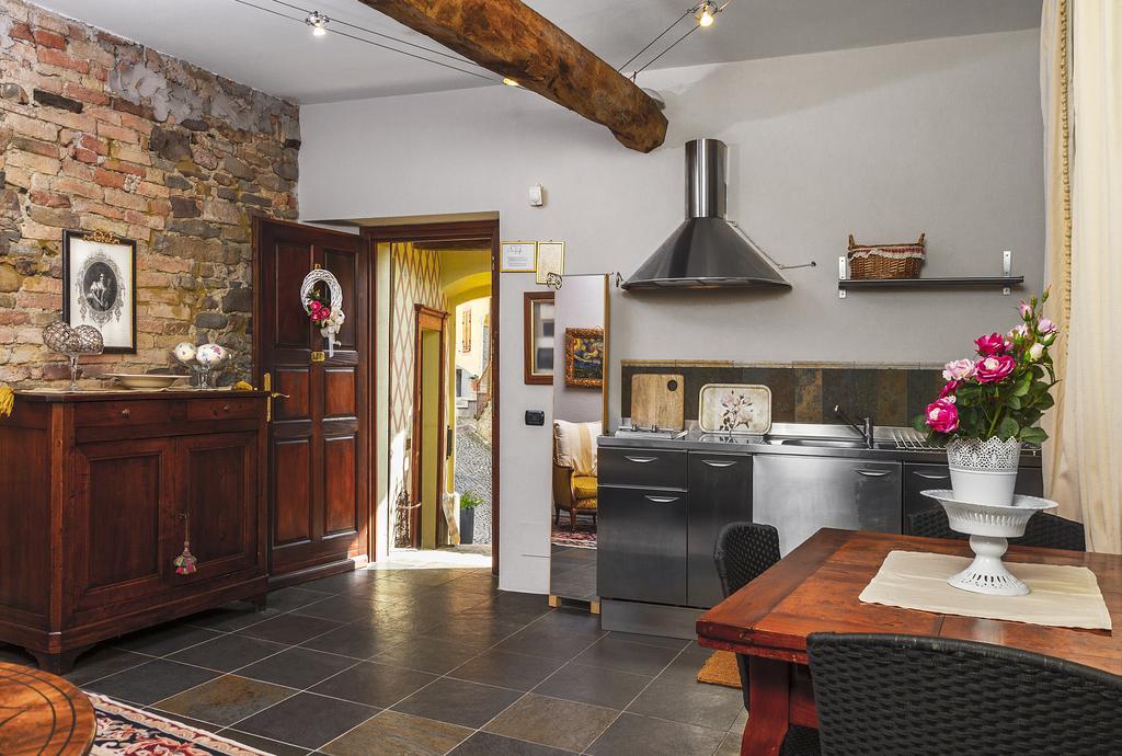 Hotel Dimora I Manichei à Monforte dʼAlba Extérieur photo