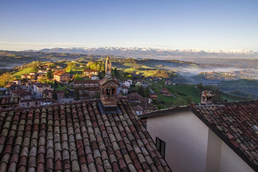 Hotel Dimora I Manichei à Monforte dʼAlba Extérieur photo